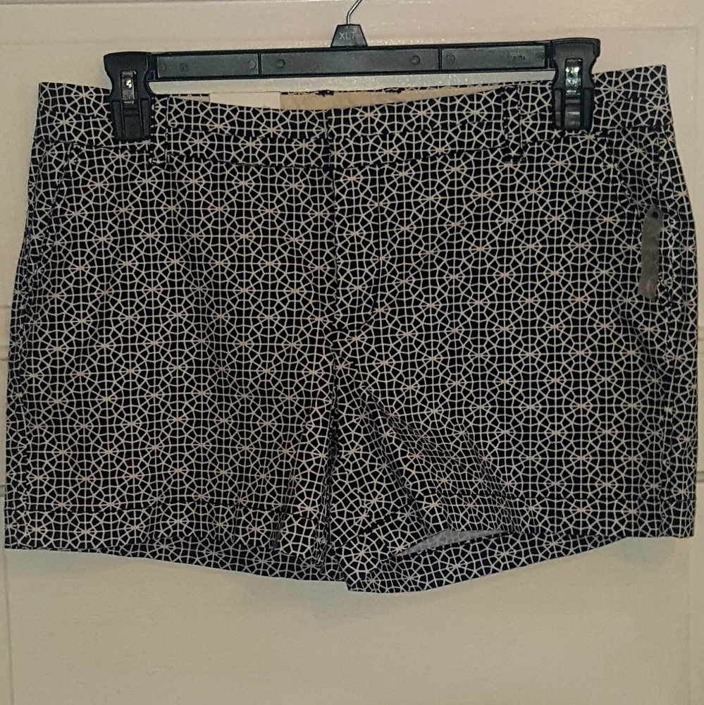 NWT Crown and Ivy Shorts Size 12